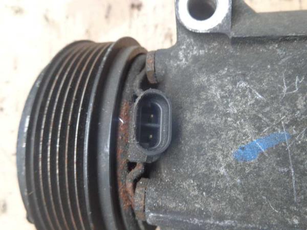 COMPRESSEUR DE CLIMATISATION RENAULT - Vue 2